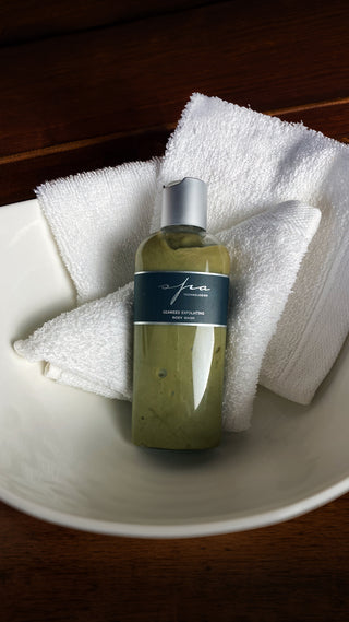 Seaweed Exfoliating Body Wash Photo - Towel